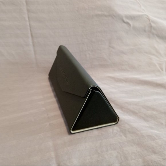 Black EyeBuyDirect Magnetic Folding Hard Shell Eye Glasses Storage Case - Picture 1 of 9